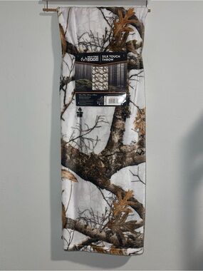 Real Tree White Camo Silk Touch Throw